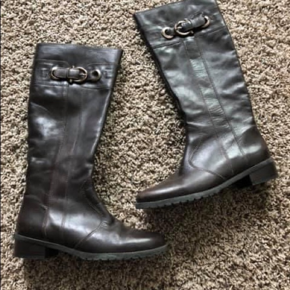 Michelle D (Dillard's) brown boots size 6.  Good condition!